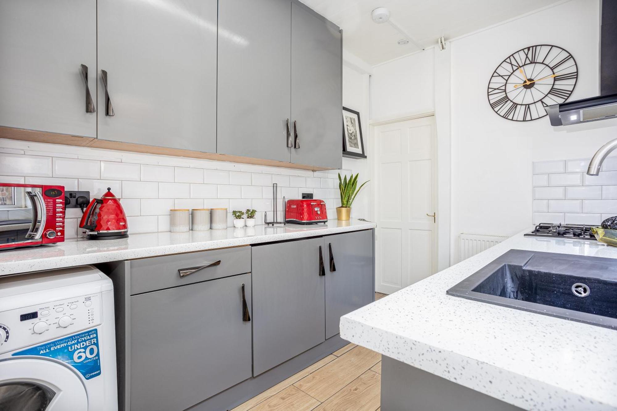 Coronation House By Yourstays - 3 Bedroom House In Newcastle-Under-Lyme Stoke-on-Trent Exterior photo