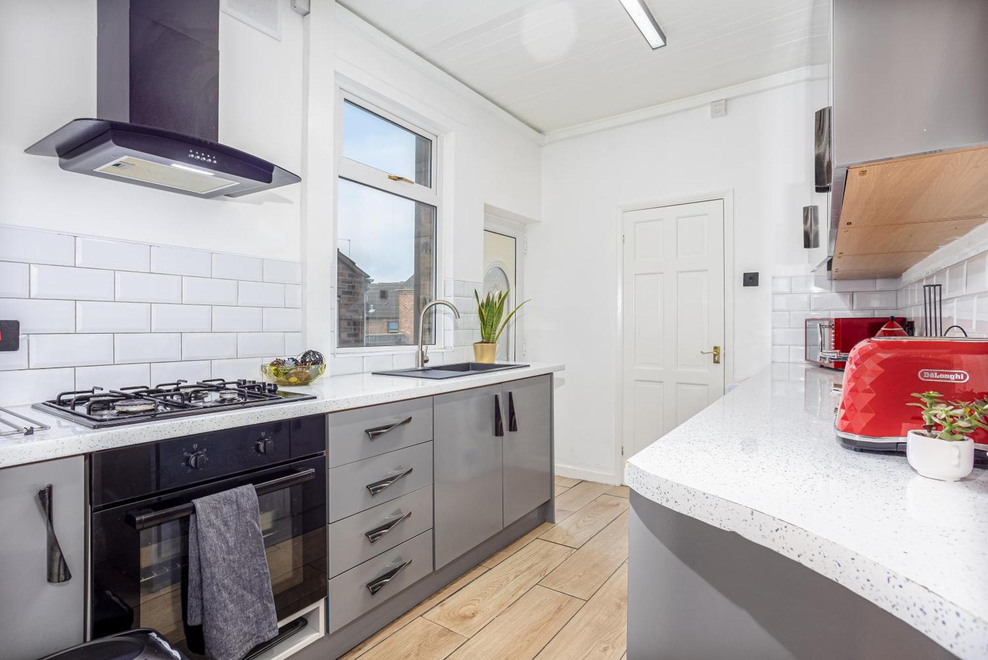 Coronation House By Yourstays - 3 Bedroom House In Newcastle-Under-Lyme Stoke-on-Trent Exterior photo